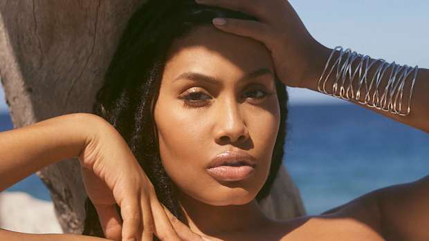 SI2022_Dominica_Leyna_Bloom_SHOT_07_142_MLP